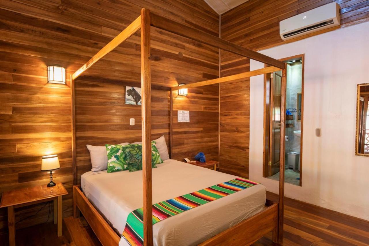 Poolside Beach House At Pangea Lodge Manzanillo  Exterior foto